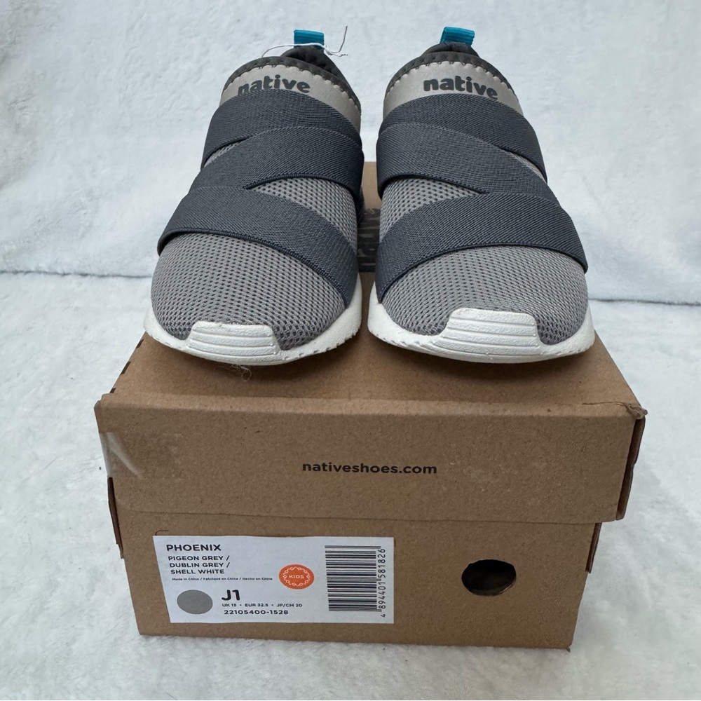 Native Kids Sneakers in Gray and White